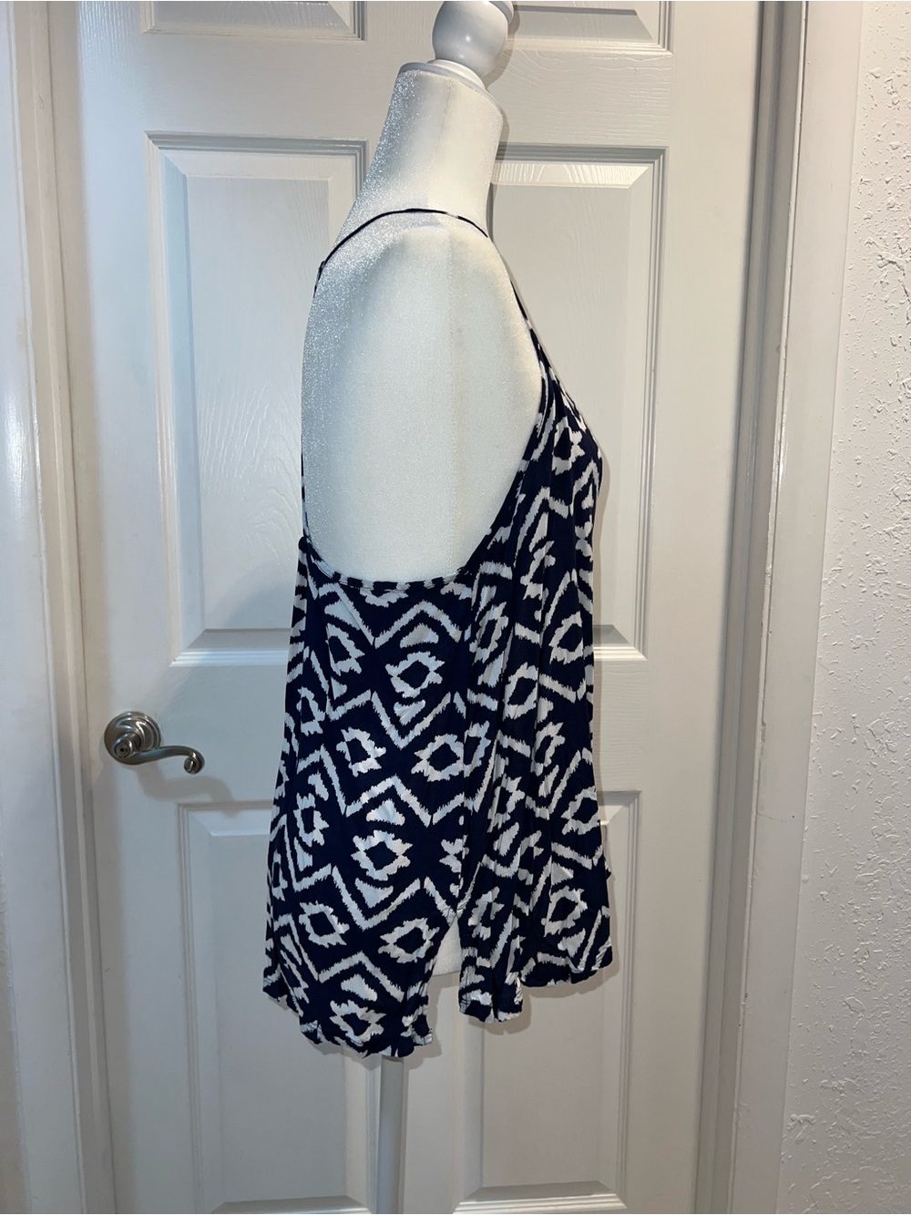 No Boundaries Navy Blue & White Geometric Spaghetti Strap Cami size XL - Picture 3 of 5